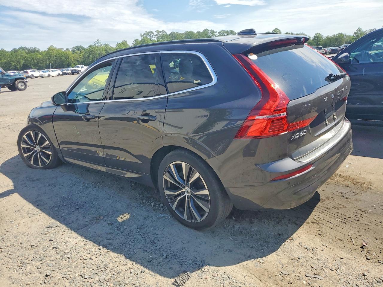 2022 VOLVO XC60 B5 MOMENTUM — снимка 2