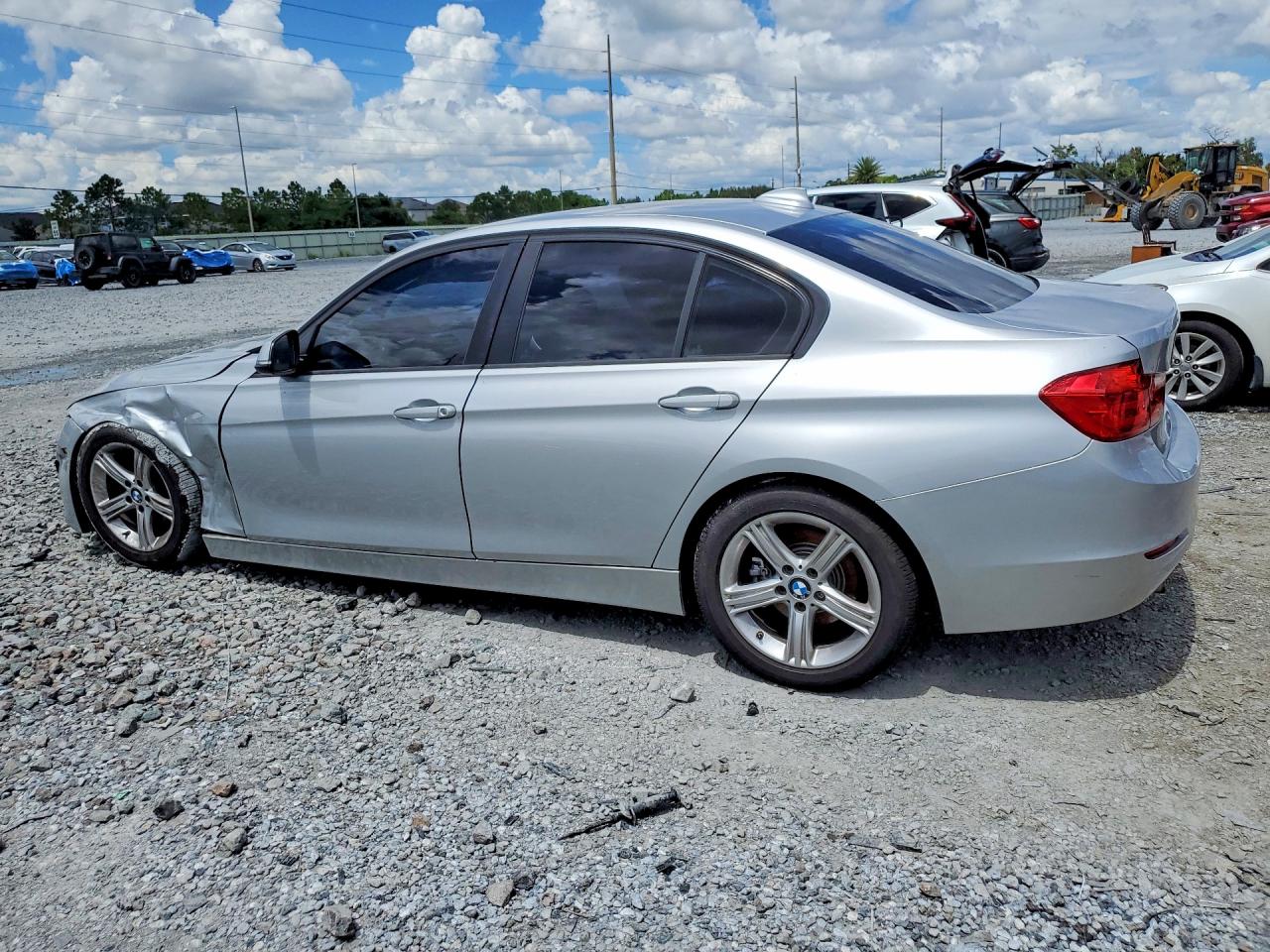 2014 BMW 320 I — снимка 2