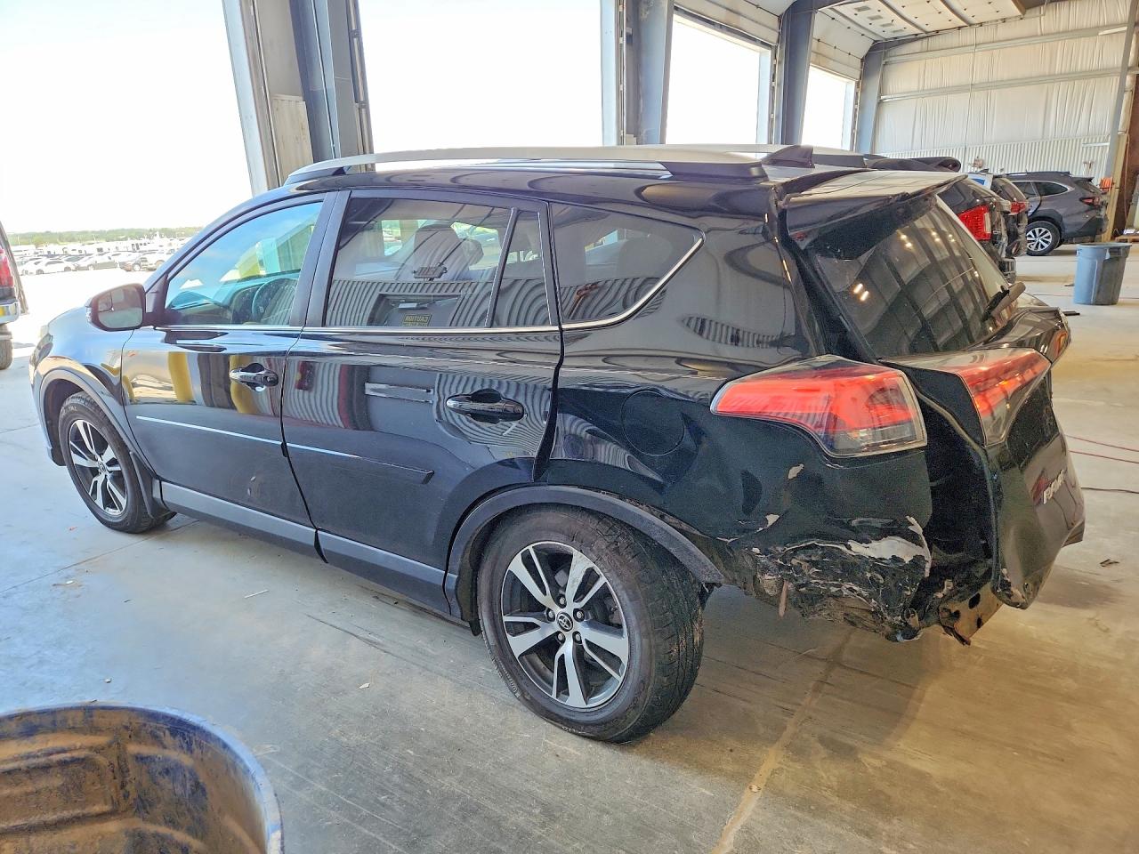 2016 TOYOTA RAV4 XLE — снимка 2