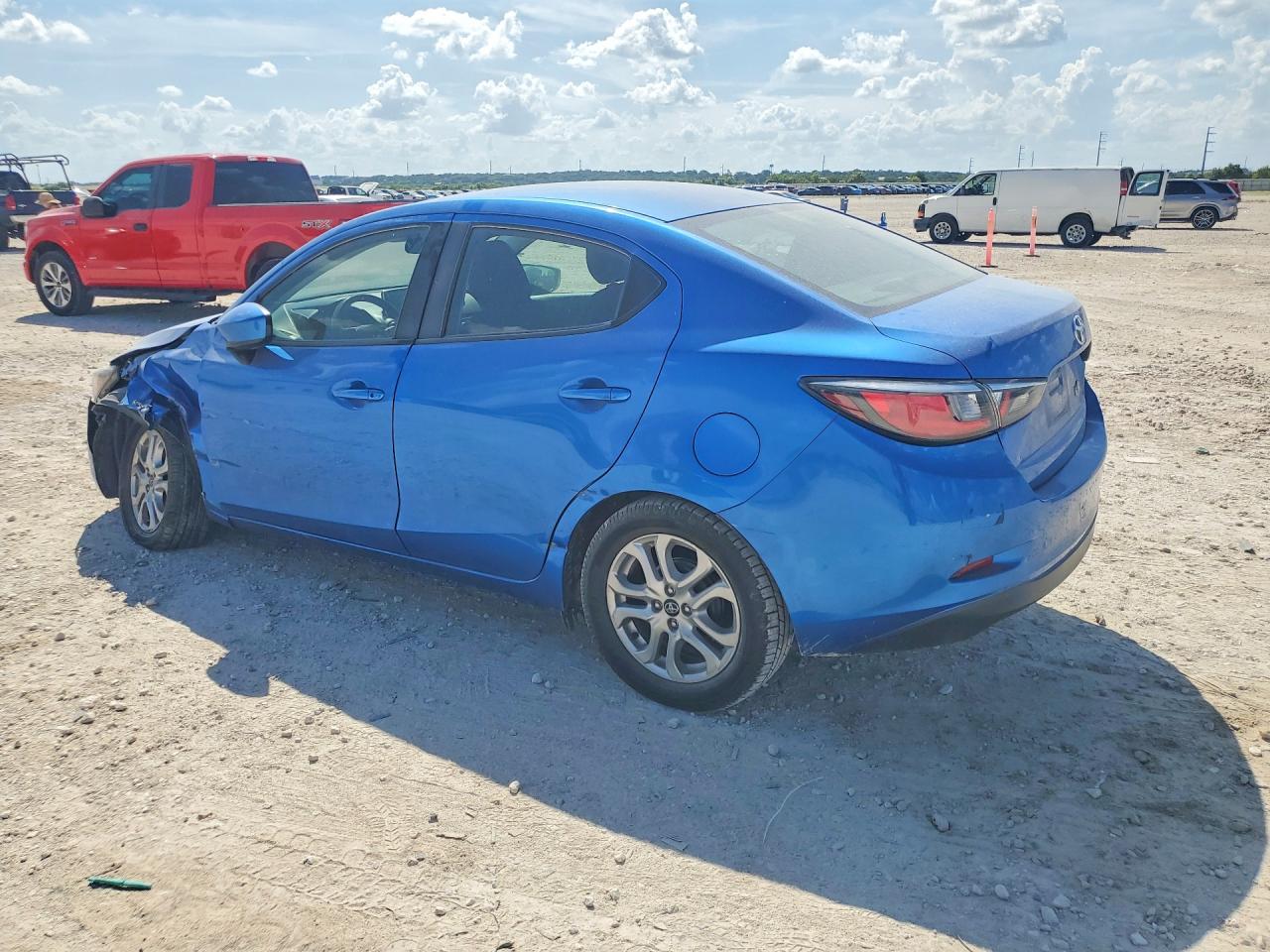 2017 TOYOTA YARIS IA BASE — снимка 2