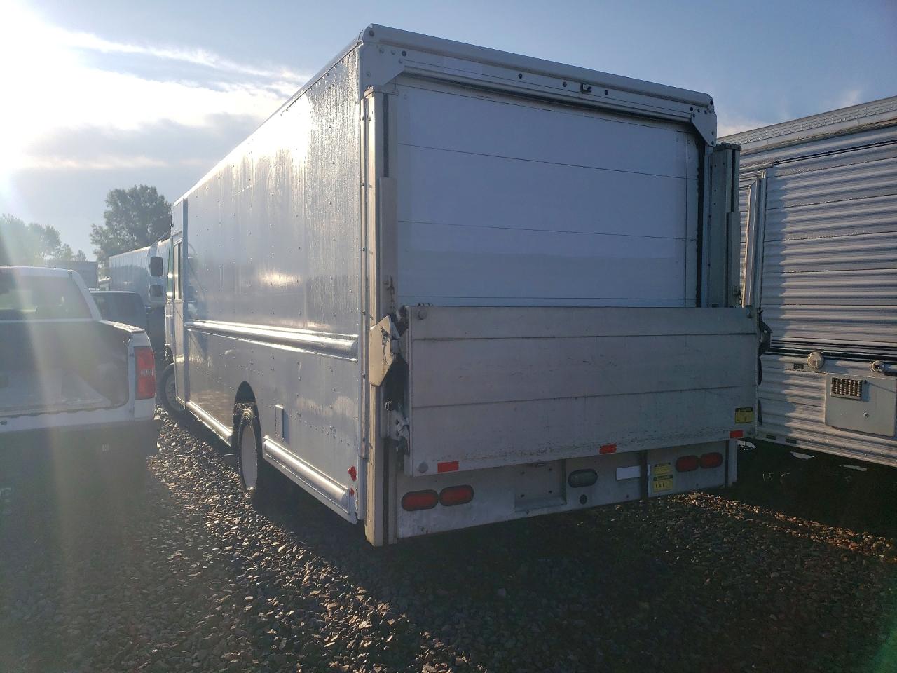 2016 FORD F59 — снимка 2