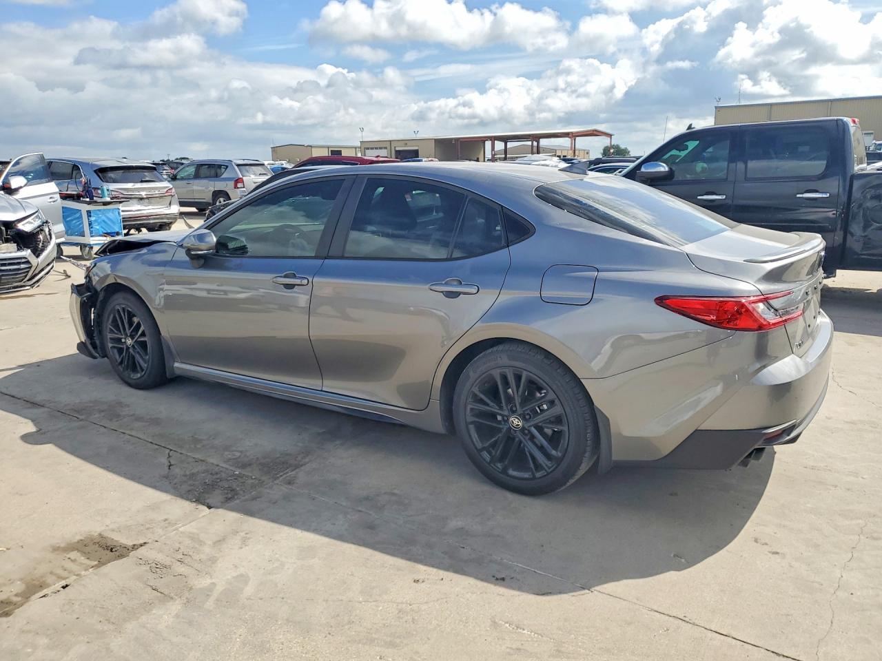 2026 TOYOTA CAMRY SE — снимка 2