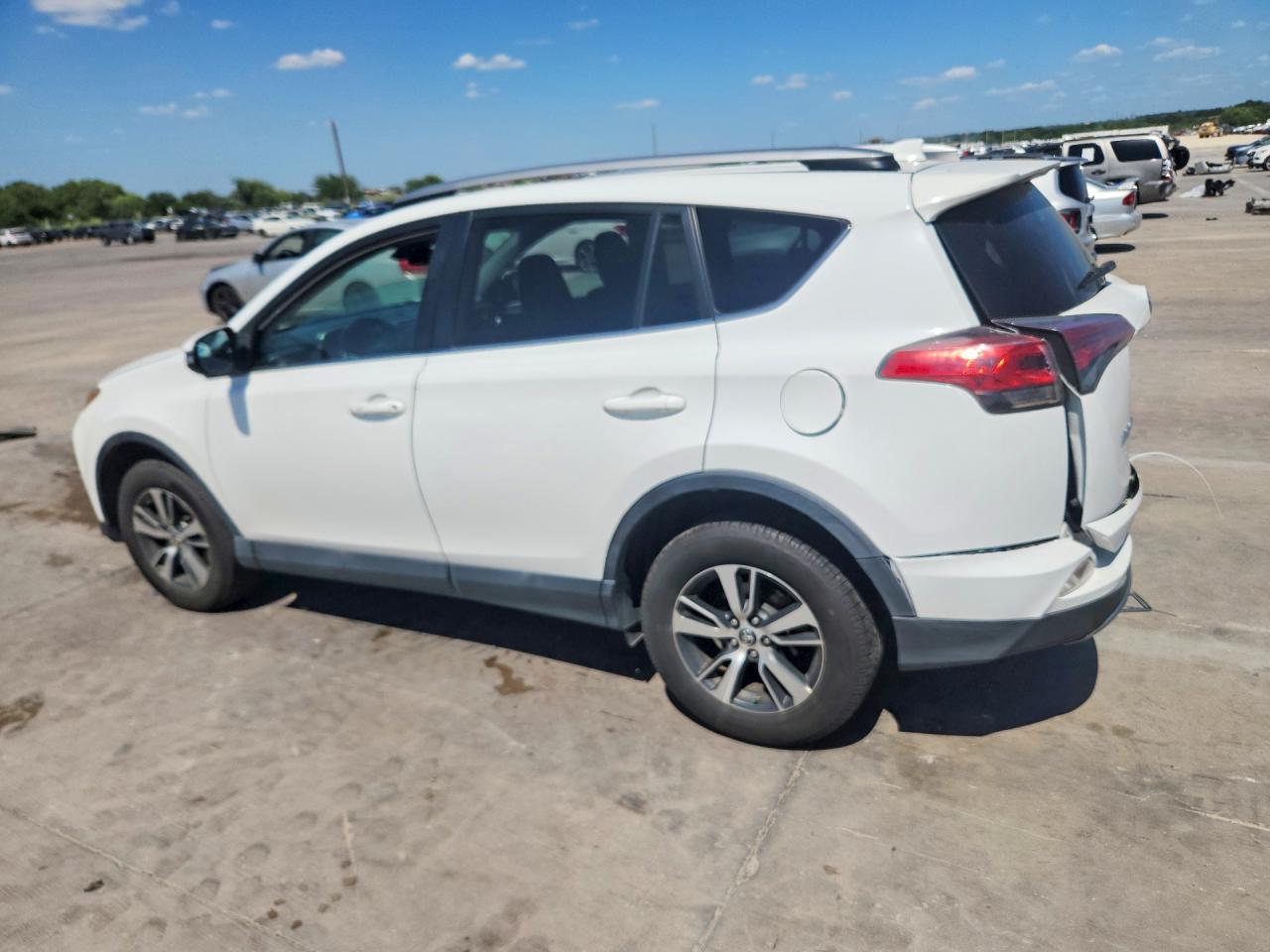 2018 TOYOTA RAV4 XLE — снимка 2