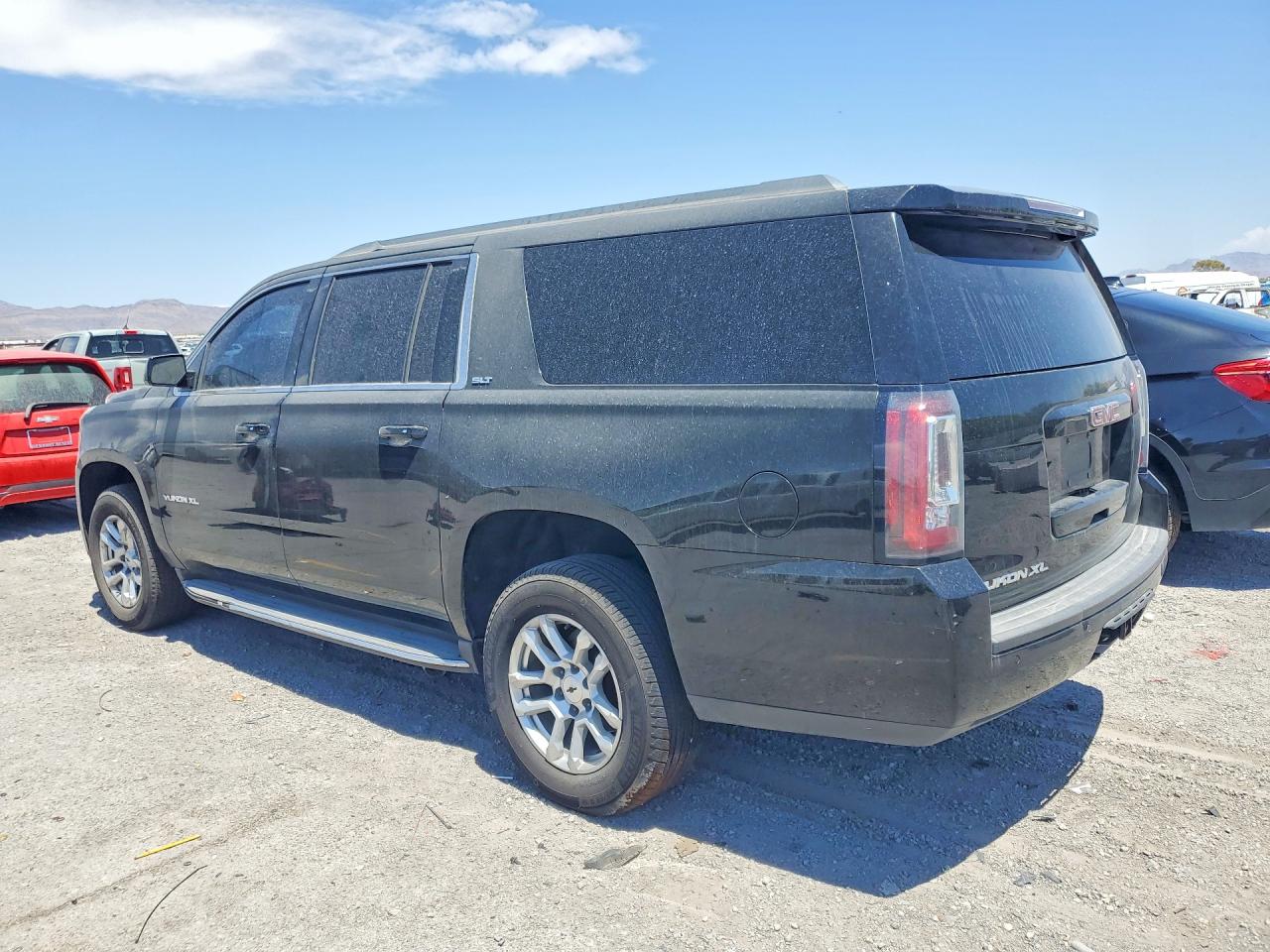 2015 GMC YUKON XL C1500 SLE — снимка 2