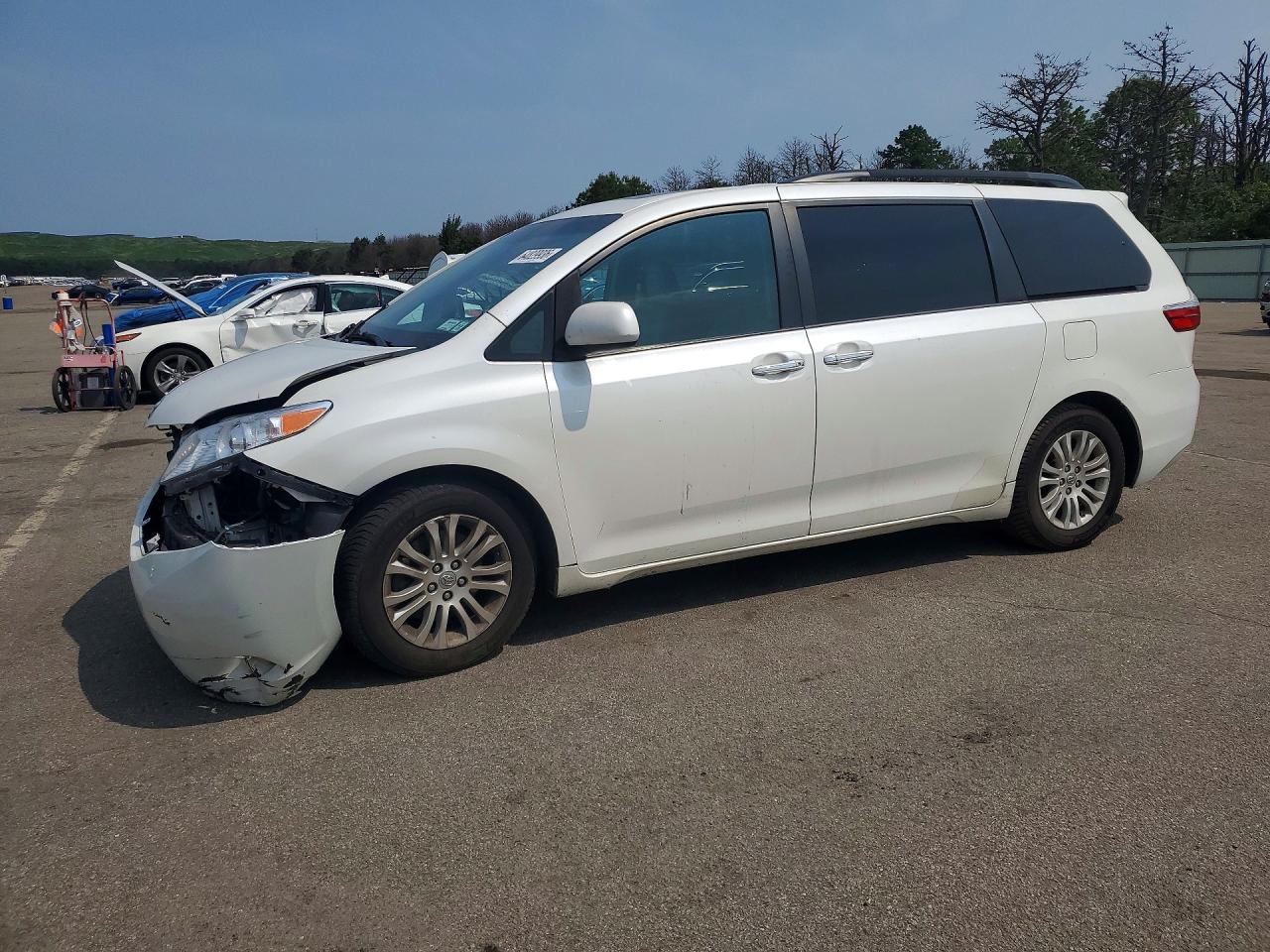 2015 TOYOTA SIENNA XLE 8-PASSENGER