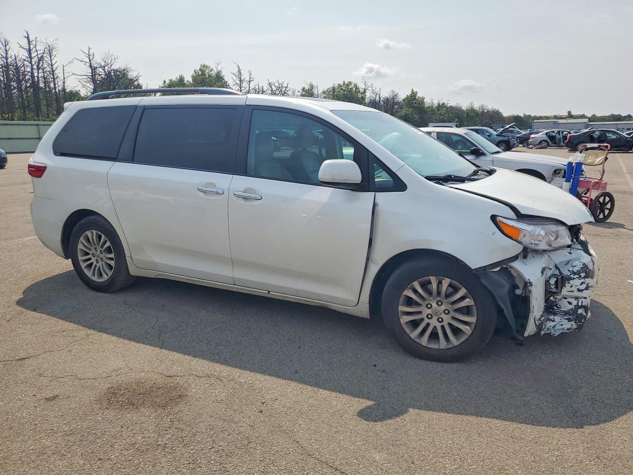 2015 TOYOTA SIENNA XLE 8-PASSENGER — снимка 4