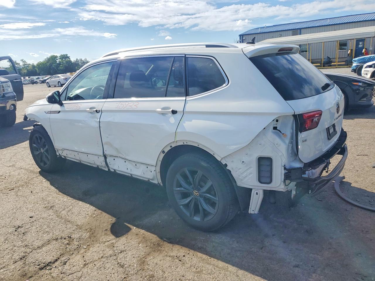 2024 VOLKSWAGEN TIGUAN SE — снимка 2