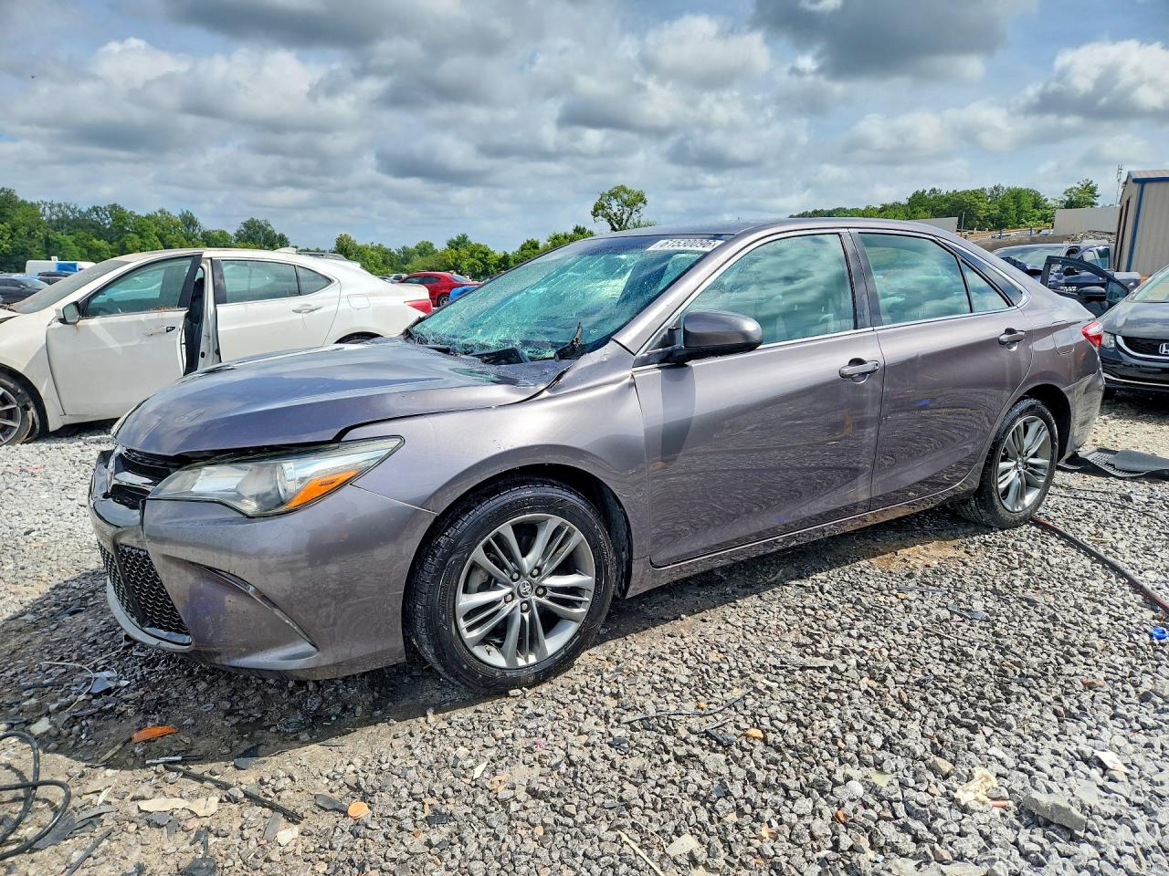 2016 TOYOTA CAMRY SE