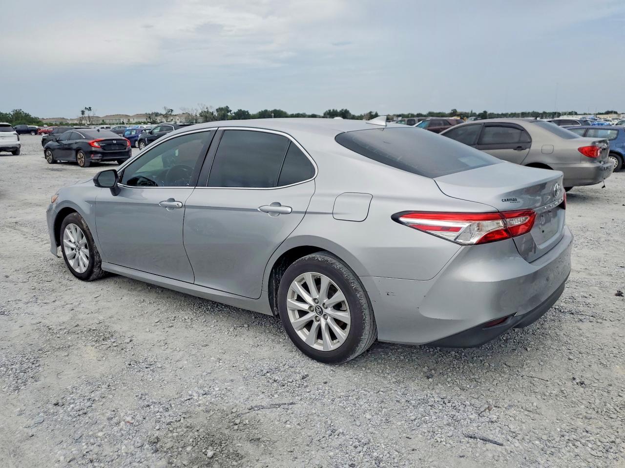 2019 TOYOTA CAMRY LE — снимка 2