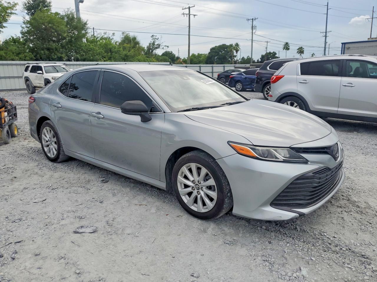 2019 TOYOTA CAMRY LE — снимка 4