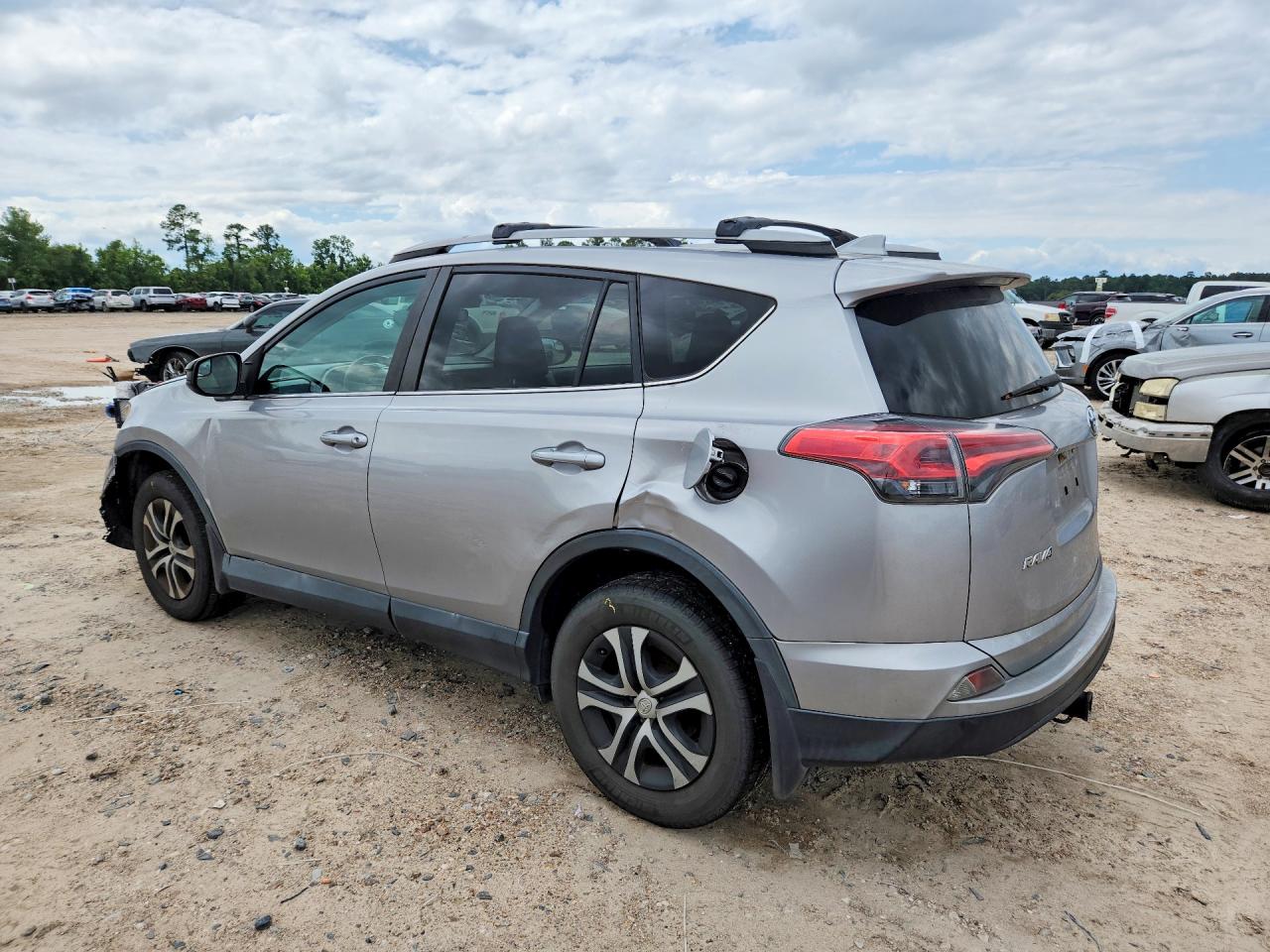 2017 TOYOTA RAV4 LE — снимка 2