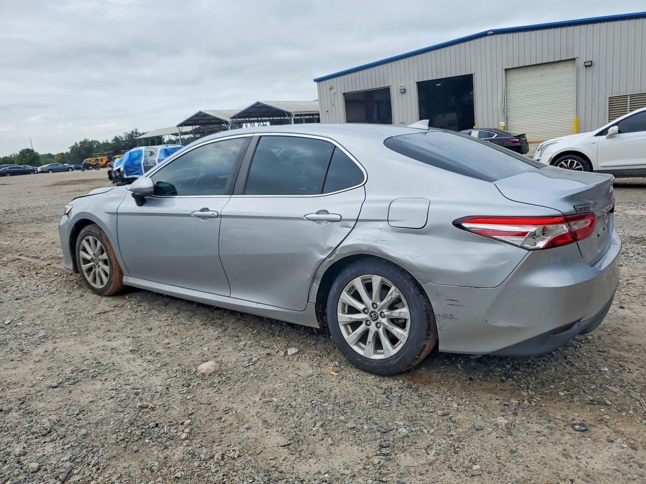 2019 TOYOTA CAMRY LE — снимка 2