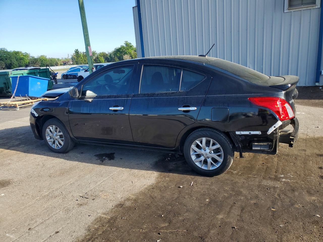 2018 NISSAN VERSA SV — снимка 2