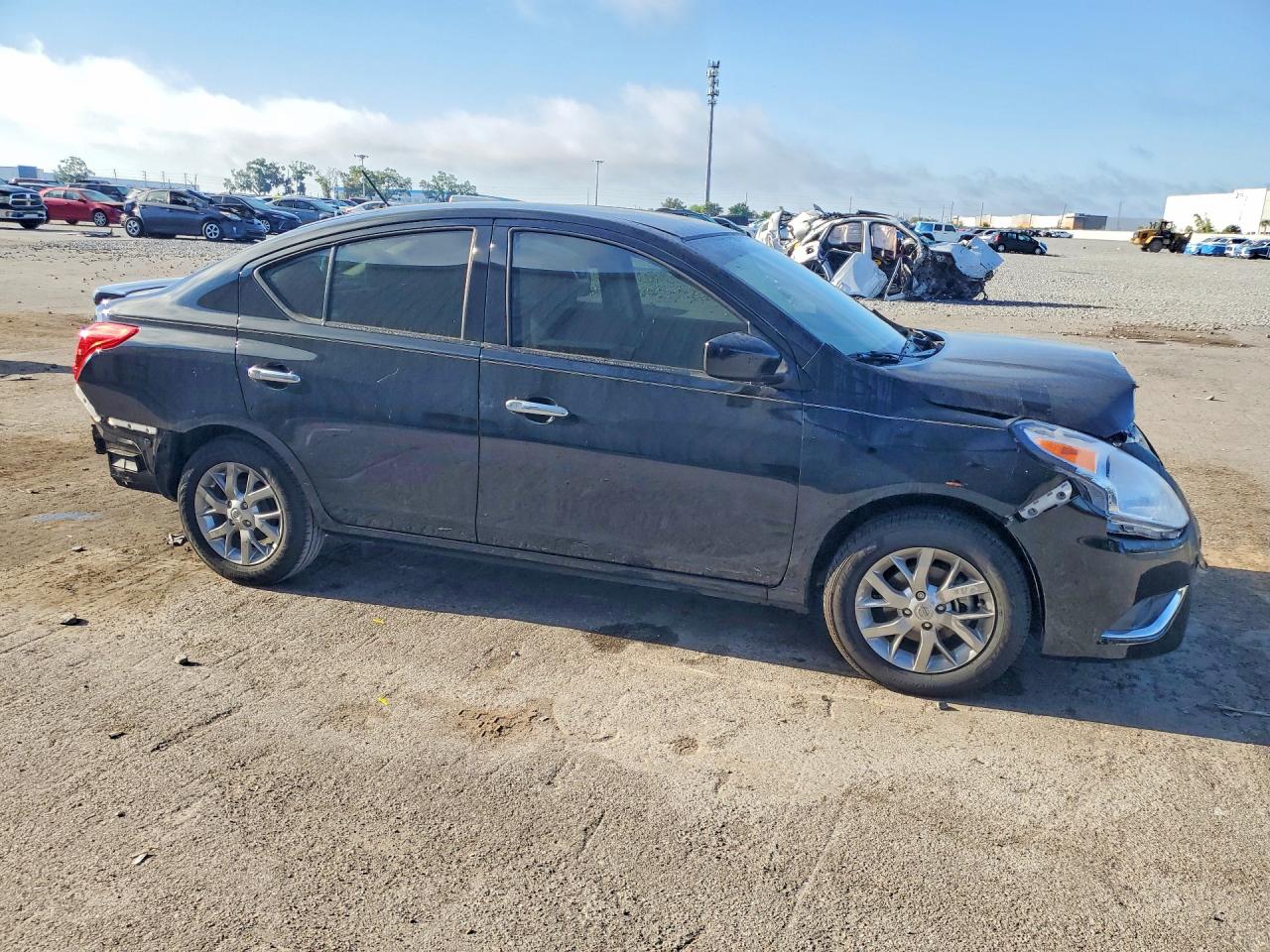 2018 NISSAN VERSA SV — снимка 4
