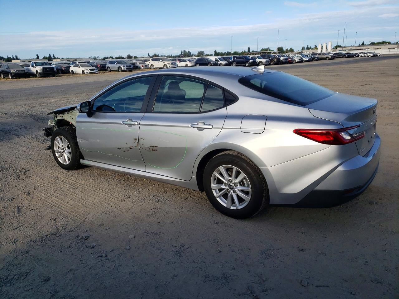 2025 TOYOTA CAMRY LE — снимка 2