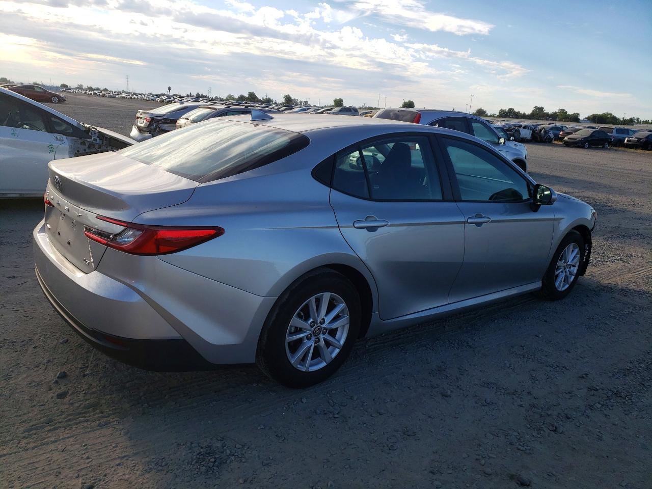 2025 TOYOTA CAMRY LE — снимка 3