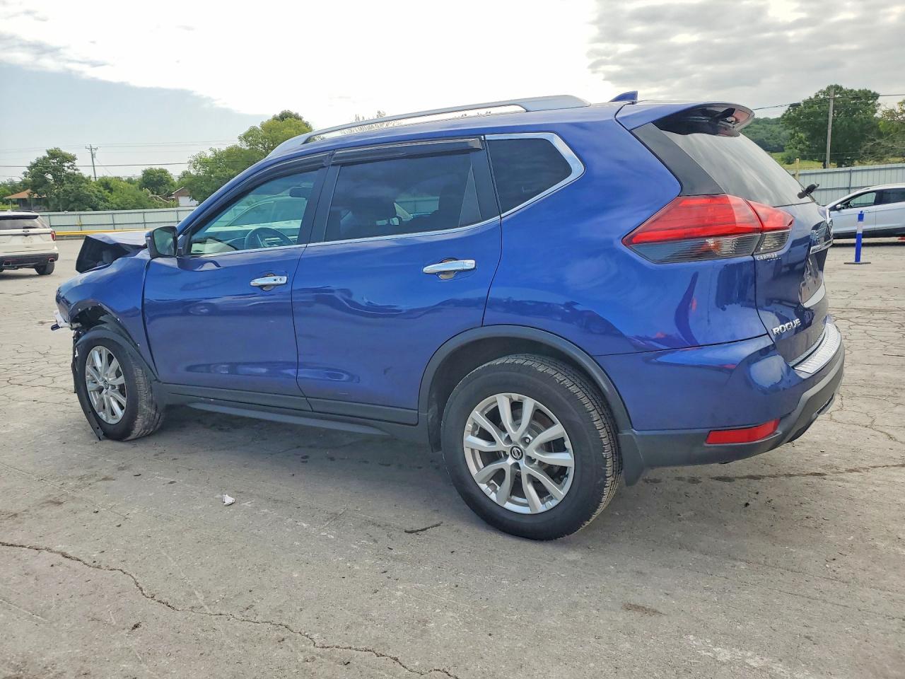 2017 NISSAN ROGUE SV — снимка 2