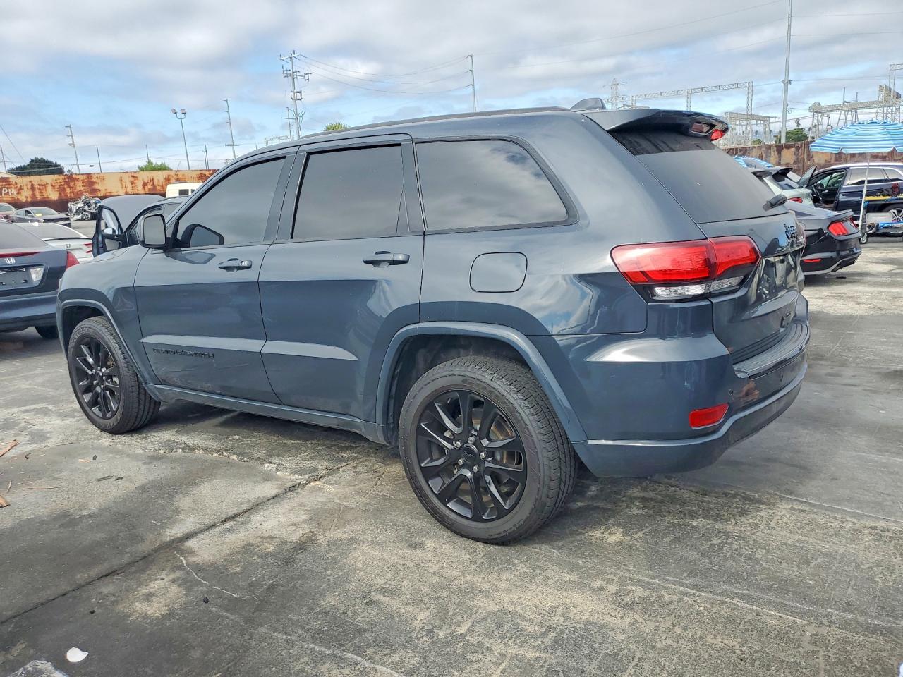 2017 JEEP GRAND CHEROKEE LAREDO — снимка 2