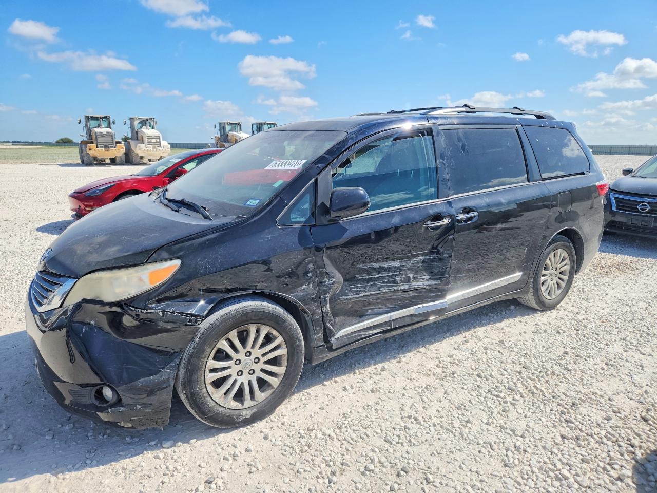 2017 TOYOTA SIENNA XLE 8-PASSENGER