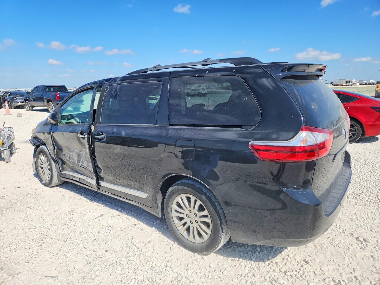 2017 TOYOTA SIENNA XLE 8-PASSENGER — снимка 2