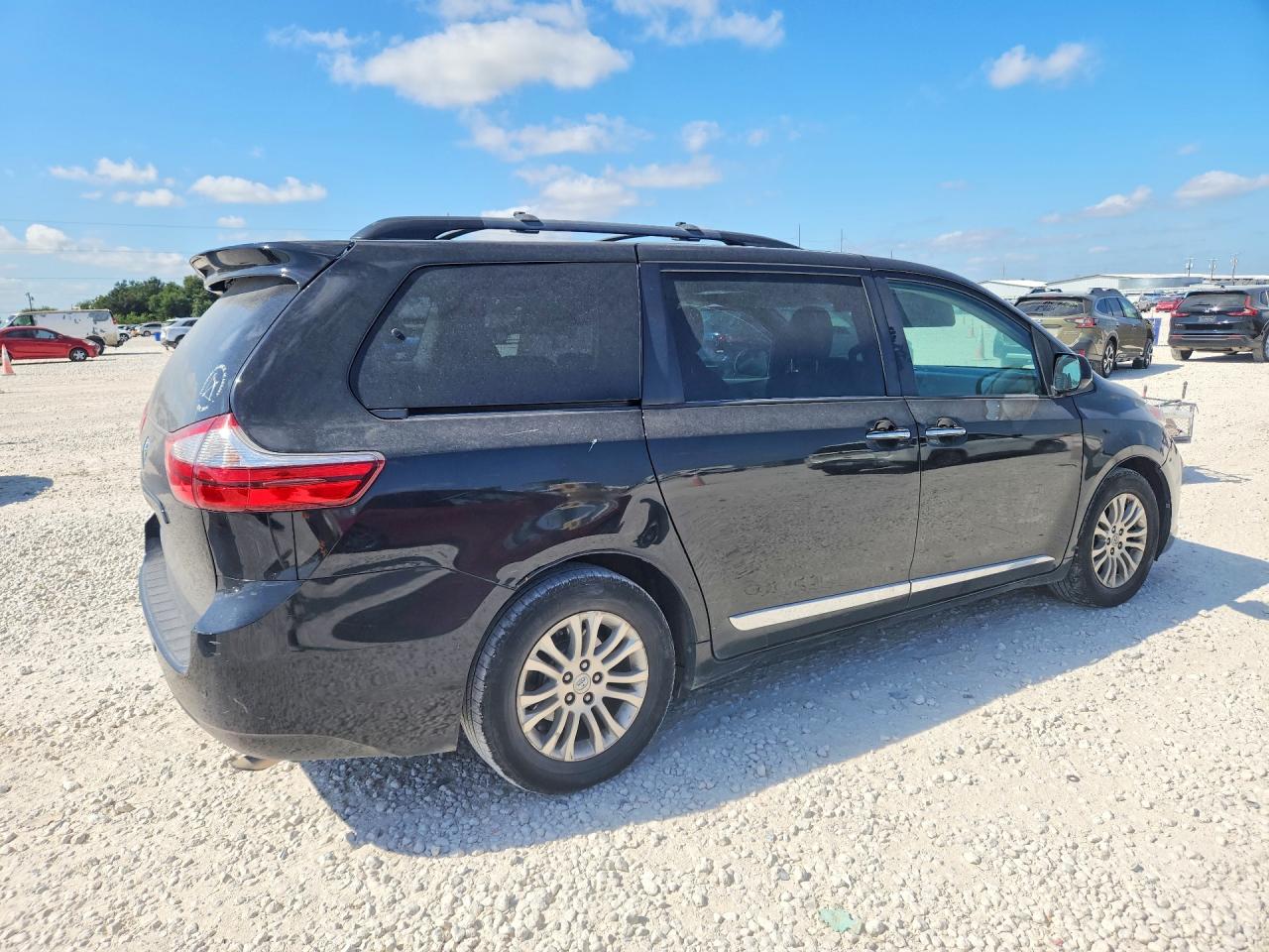 2017 TOYOTA SIENNA XLE 8-PASSENGER — снимка 3