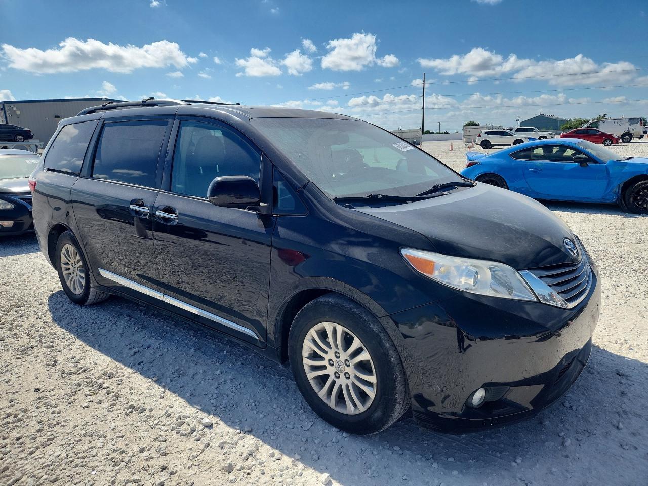 2017 TOYOTA SIENNA XLE 8-PASSENGER — снимка 4