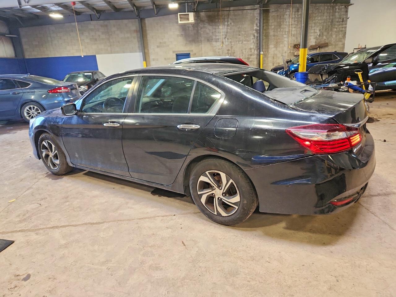 2017 HONDA ACCORD LX — снимка 2