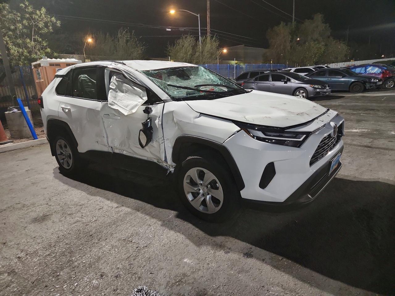 2025 TOYOTA RAV4 LE — снимка 4