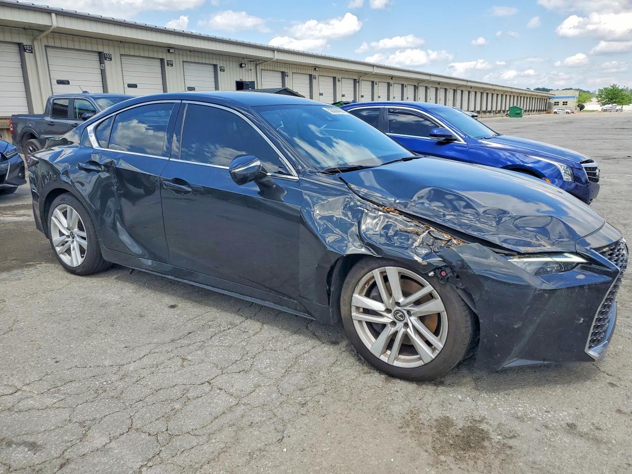 2021 LEXUS IS 300 — снимка 4