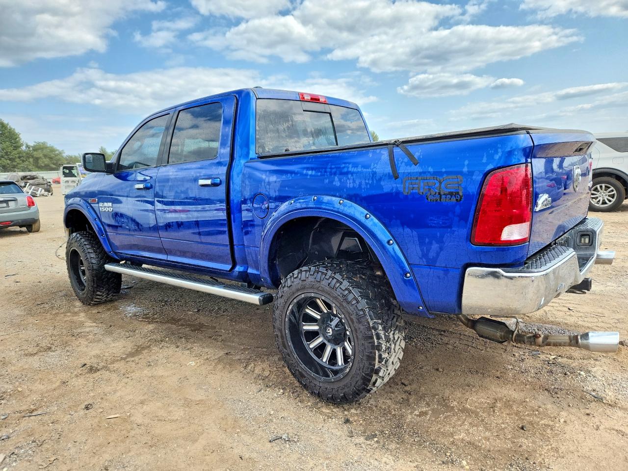 2017 RAM 1500 SLT — снимка 2