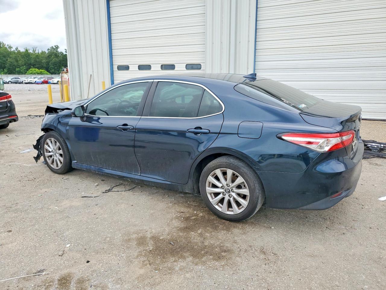 2019 TOYOTA CAMRY LE — снимка 2