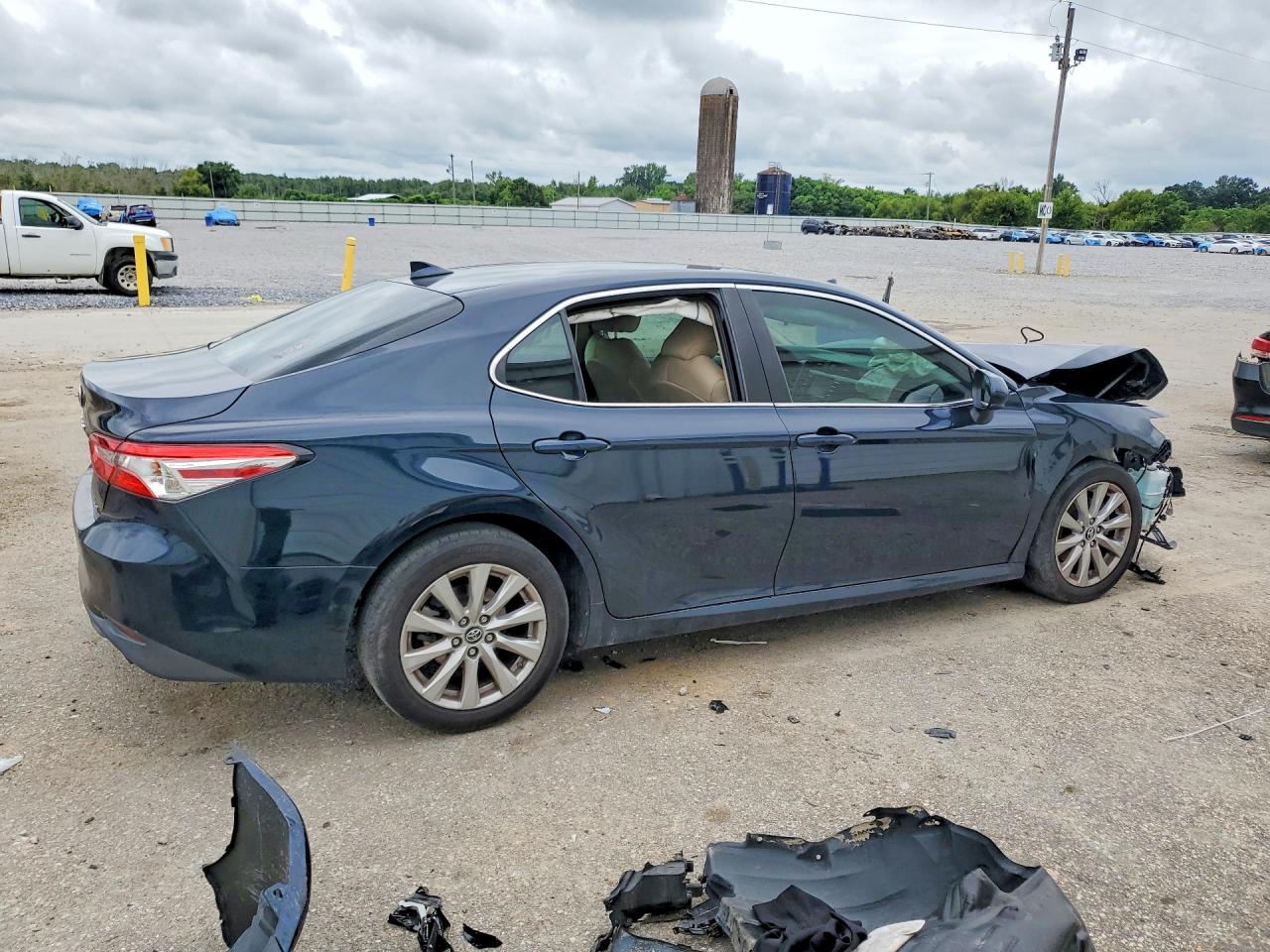2019 TOYOTA CAMRY LE — снимка 3