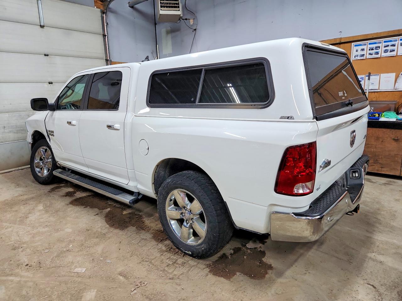 2017 RAM 1500 SLT — снимка 2
