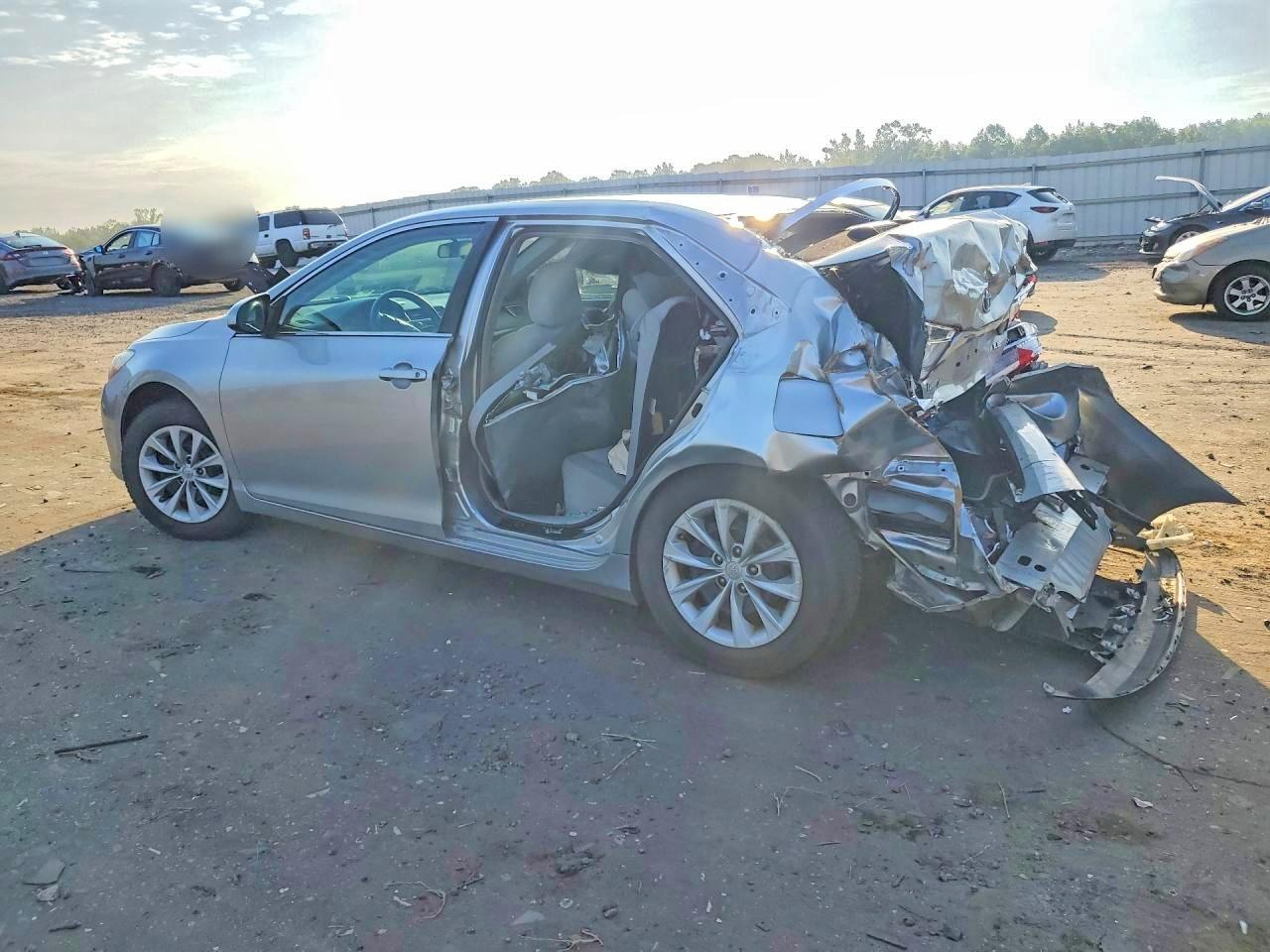 2015 TOYOTA CAMRY LE — снимка 2
