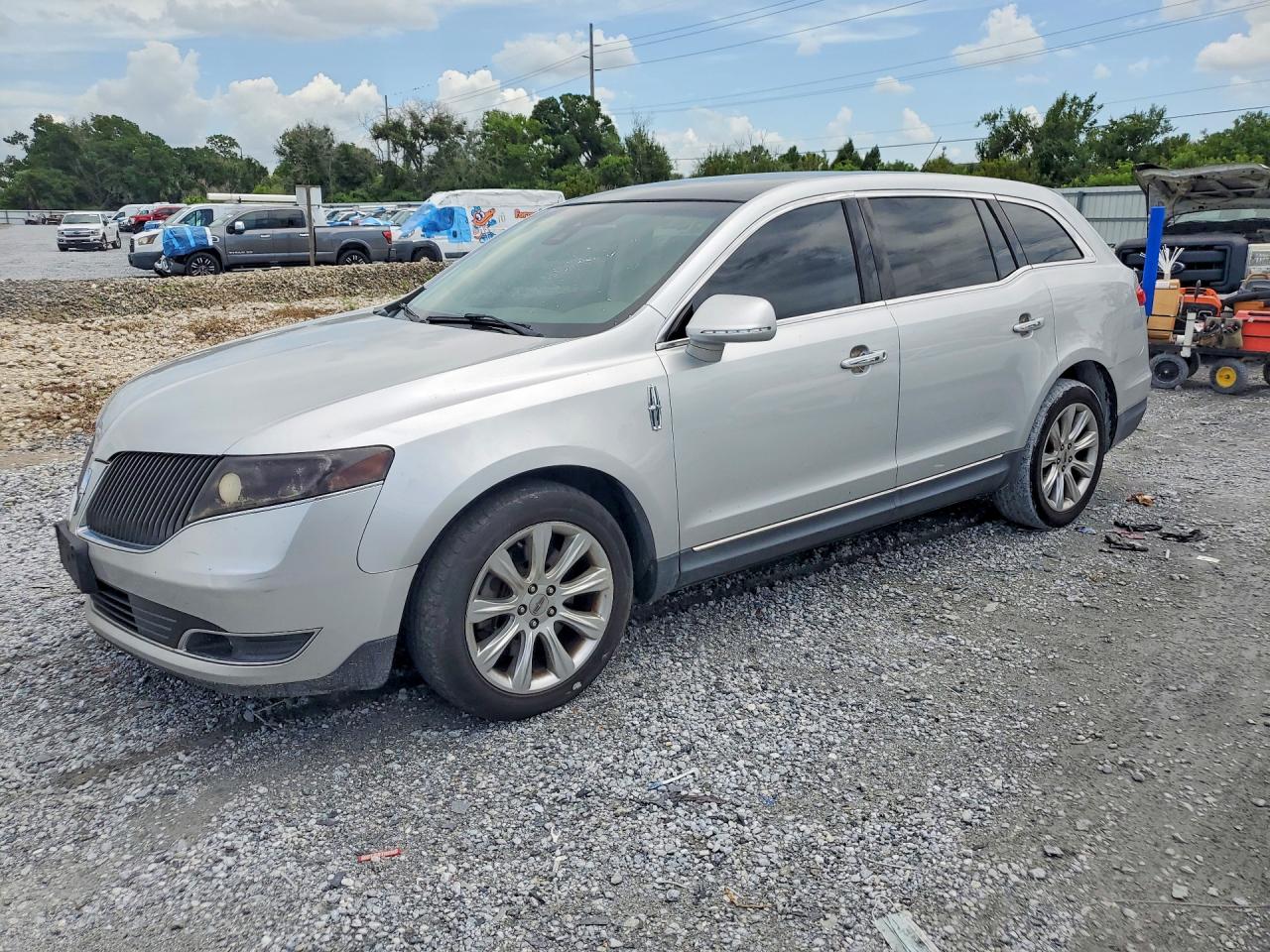 2013 LINCOLN MKT