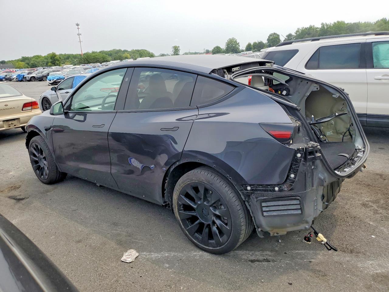 2025 TESLA MODEL Y — снимка 2
