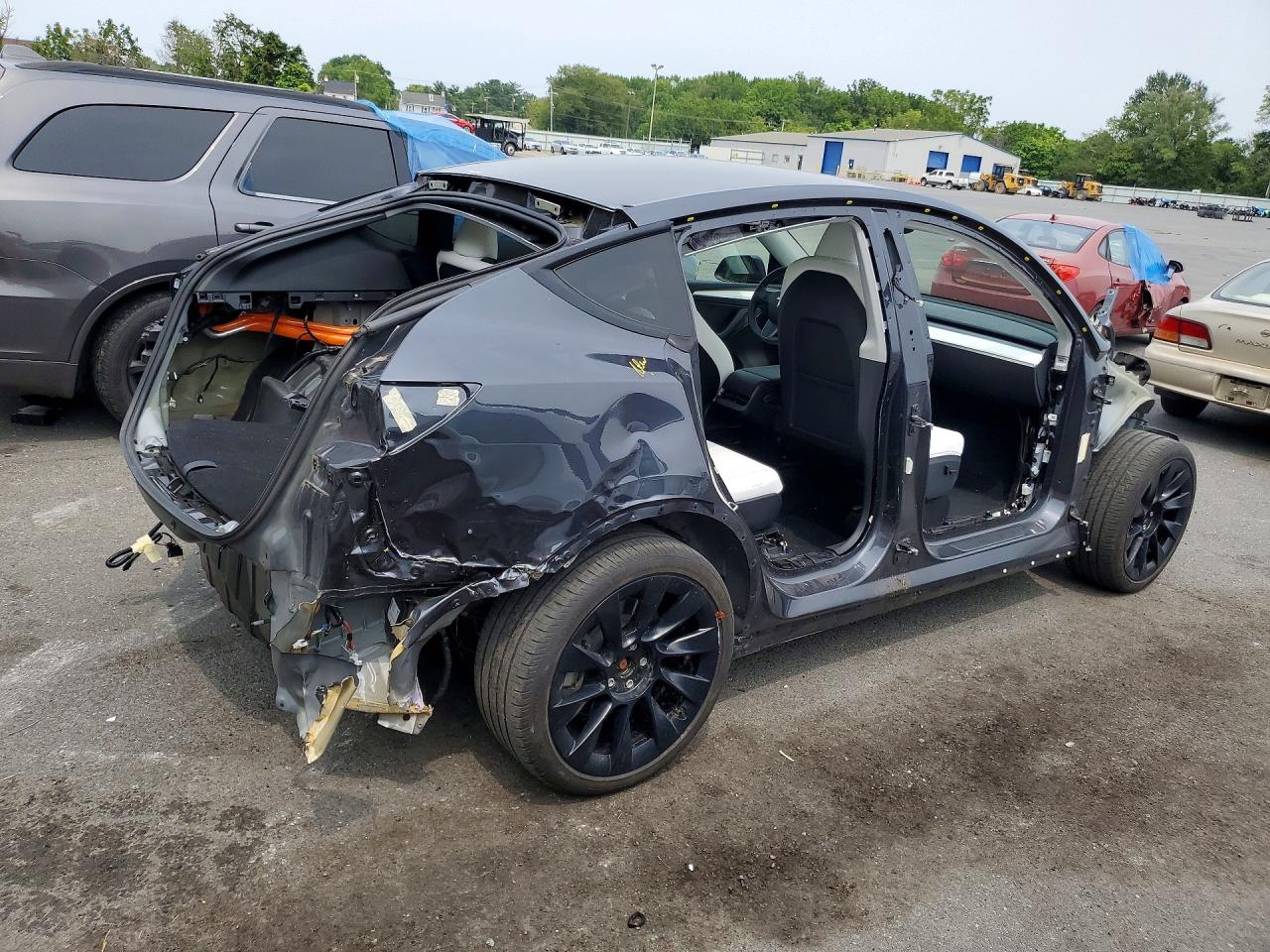 2025 TESLA MODEL Y — снимка 3