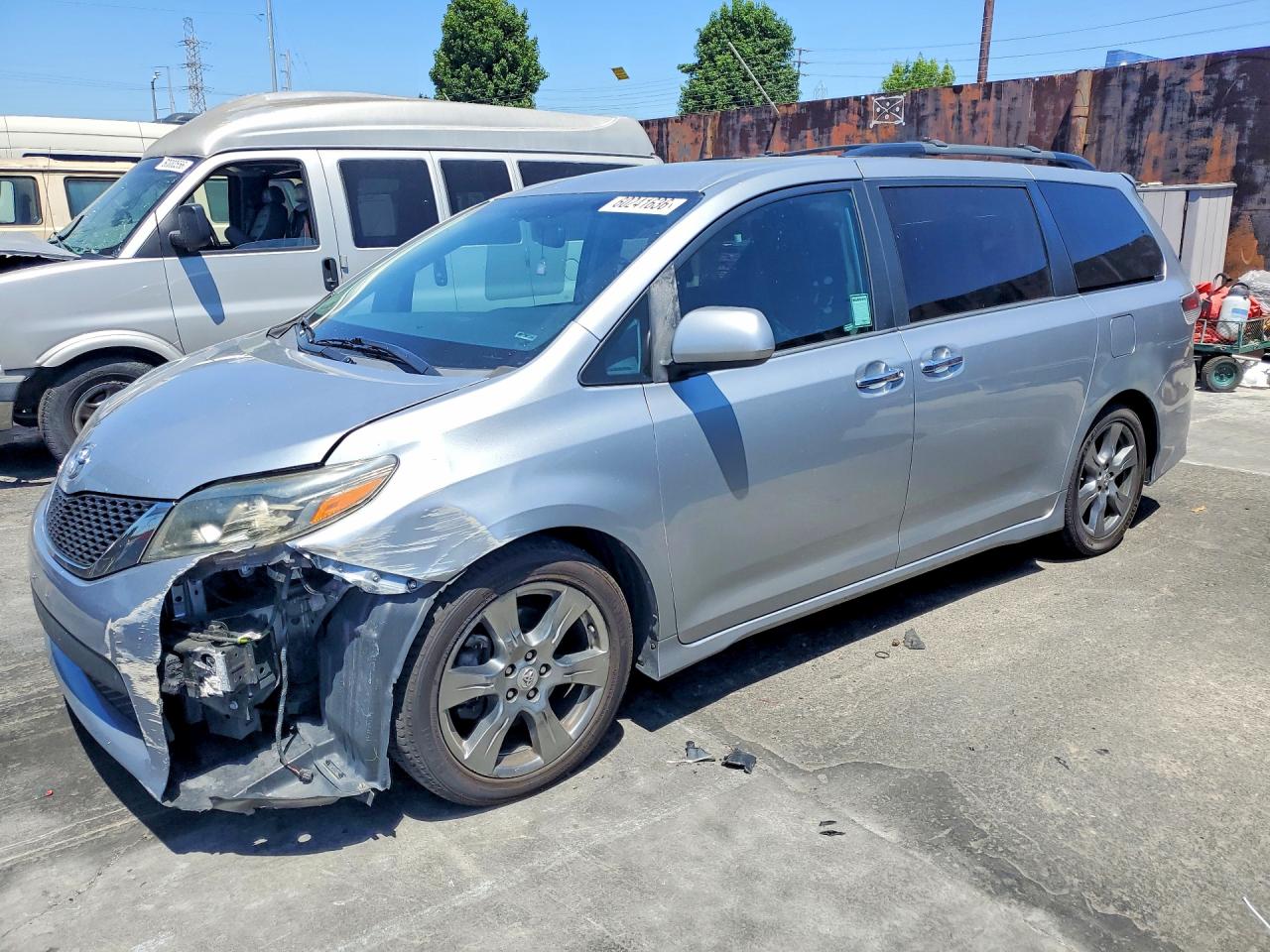 2017 TOYOTA SIENNA SE