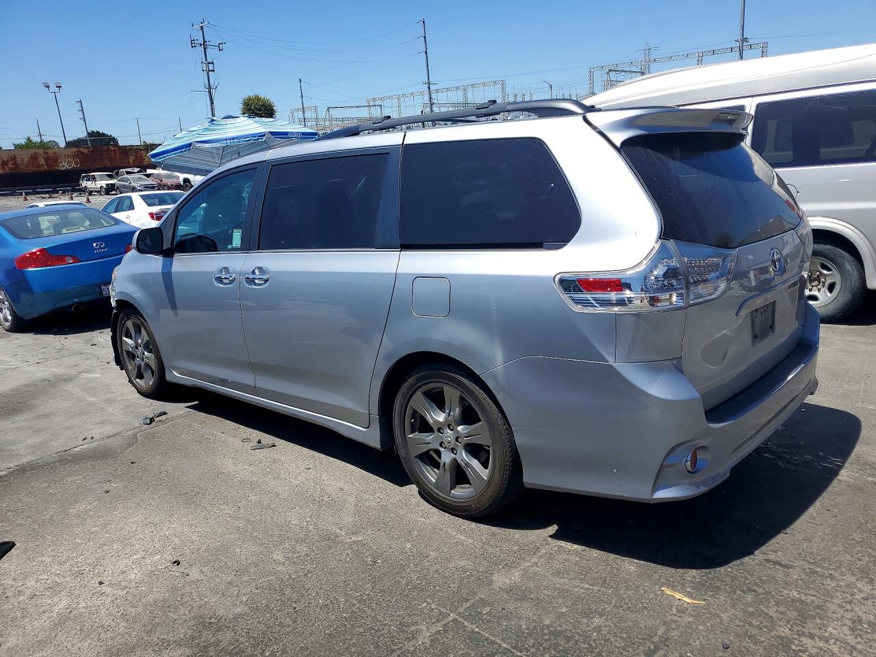 2017 TOYOTA SIENNA SE — снимка 2