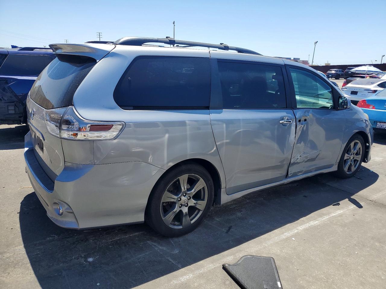 2017 TOYOTA SIENNA SE — снимка 3