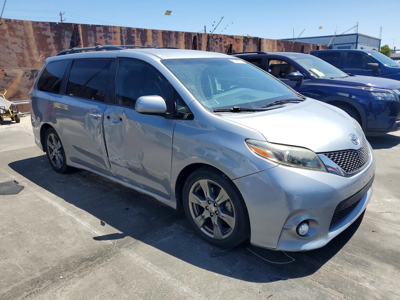 2017 TOYOTA SIENNA SE — снимка 4