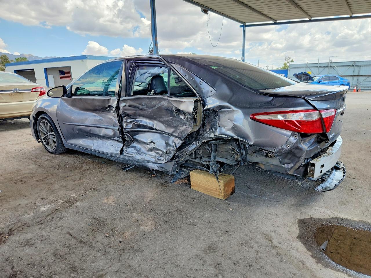 2017 TOYOTA CAMRY SE — снимка 2