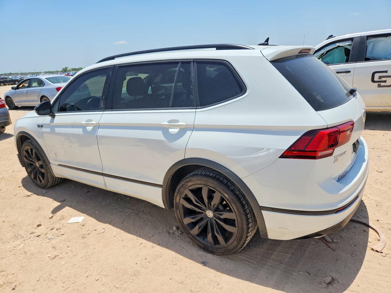 2021 VOLKSWAGEN TIGUAN SE — снимка 2