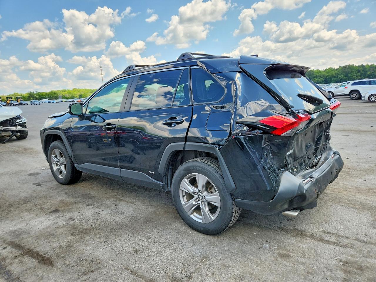 2025 TOYOTA RAV4 HYBRID XLE — снимка 2
