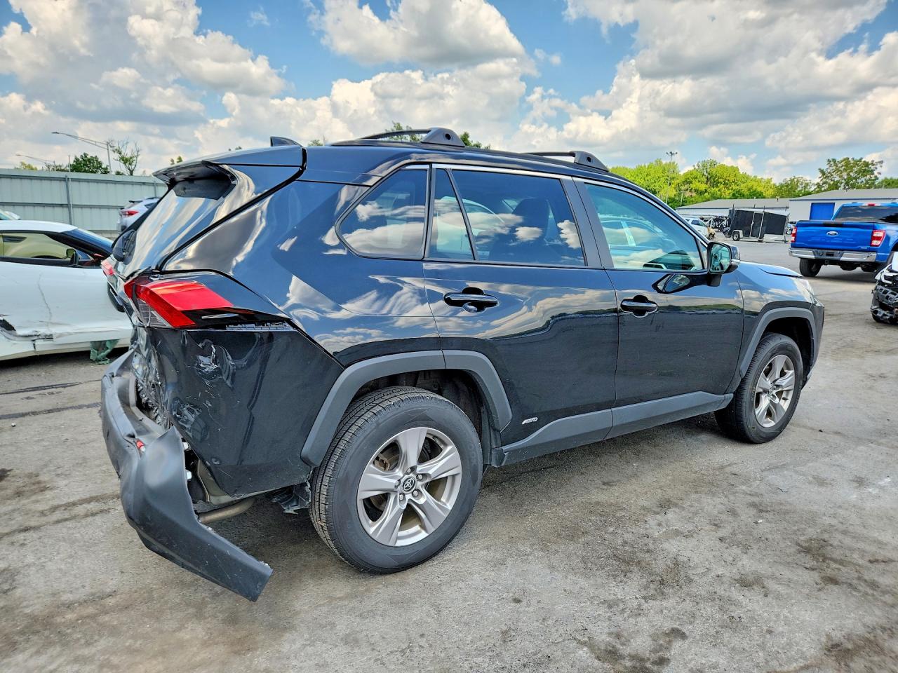 2025 TOYOTA RAV4 HYBRID XLE — снимка 3