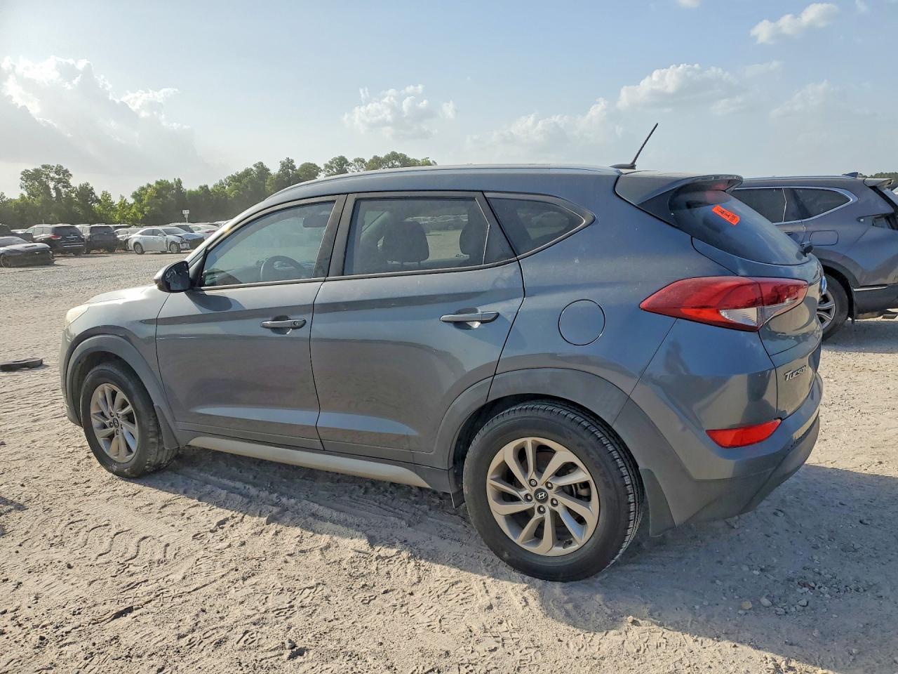 2017 HYUNDAI TUCSON SE — снимка 2