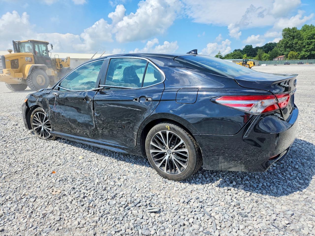 2019 TOYOTA CAMRY SE — снимка 2