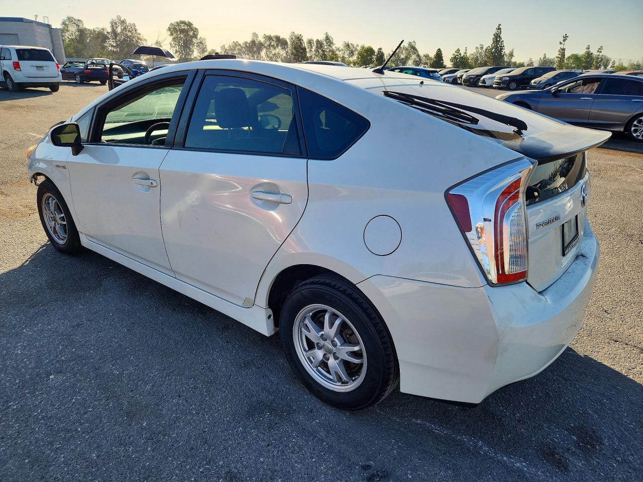 2015 TOYOTA PRIUS TWO — снимка 2