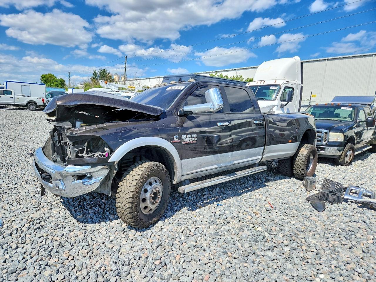 2017 RAM 3500 LARAMIE — снимка 2