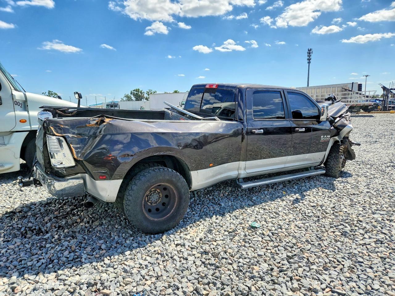 2017 RAM 3500 LARAMIE — снимка 4